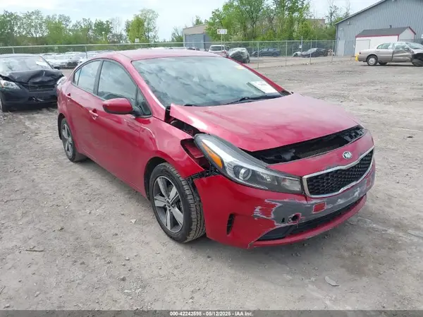 3KPFL4A76JE241008 2018 KIA FORTE - Image 1