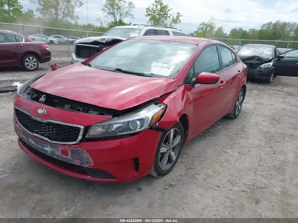 3KPFL4A76JE241008 2018 KIA FORTE - Image 2