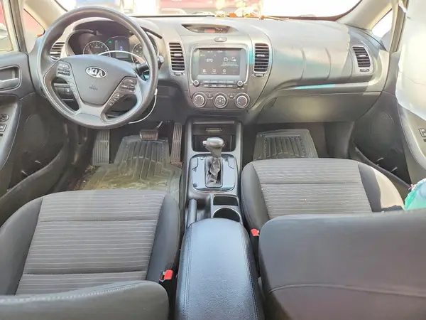 3KPFL4A76JE241784 2018 KIA FORTE - Image 8