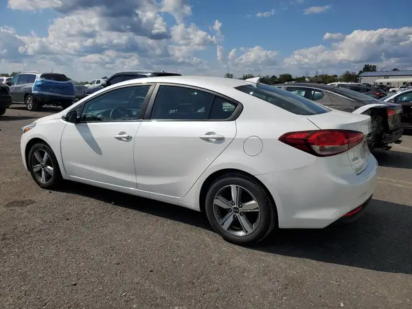 3KPFL4A76JE241932 2018 KIA FORTE - Image 2