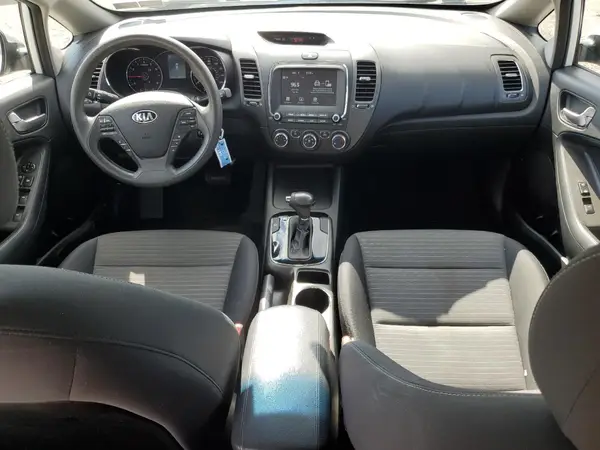 3KPFL4A76JE241932 2018 KIA FORTE - Image 8