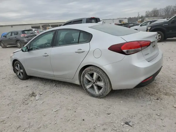 3KPFL4A76JE242434 2018 KIA FORTE - Image 2