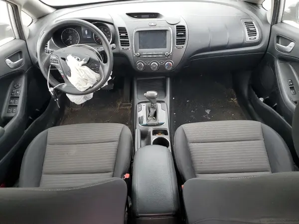 3KPFL4A76JE242434 2018 KIA FORTE - Image 8