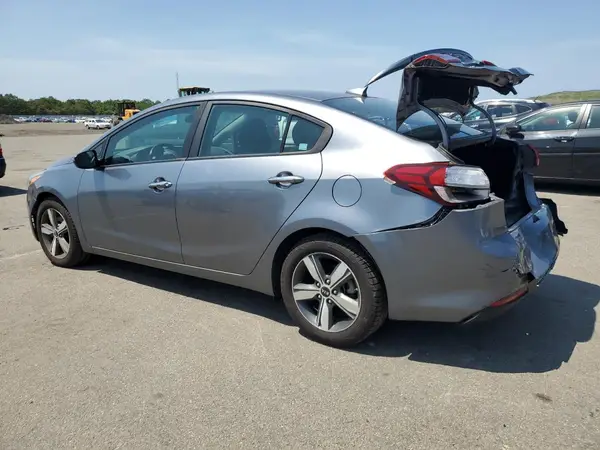 3KPFL4A76JE242806 2018 KIA FORTE - Image 2