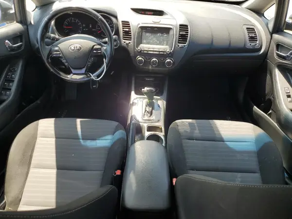 3KPFL4A76JE242806 2018 KIA FORTE - Image 8