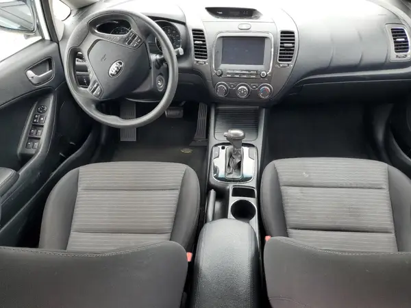 3KPFL4A76JE244264 2018 KIA FORTE - Image 8