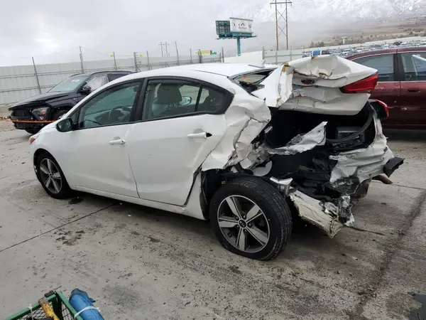 3KPFL4A76JE244457 2018 KIA FORTE - Image 2
