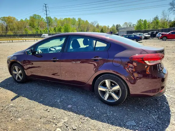 3KPFL4A76JE244863 2018 KIA FORTE - Image 2