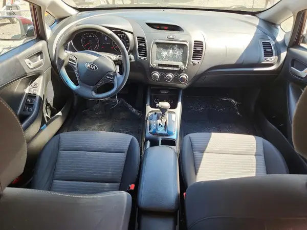 3KPFL4A76JE244863 2018 KIA FORTE - Image 8
