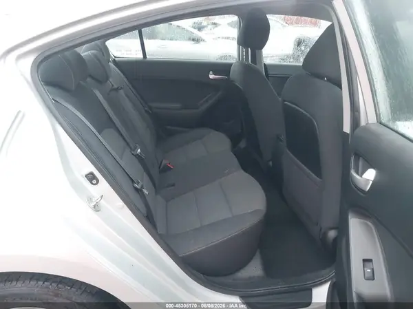 3KPFL4A76JE244989 2018 KIA FORTE - Image 8
