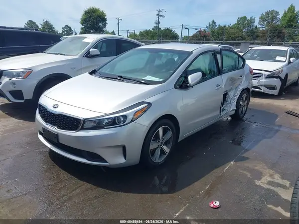 3KPFL4A76JE245270 2018 KIA FORTE - Image 2