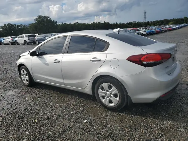 3KPFL4A76JE246211 2018 KIA FORTE - Image 2