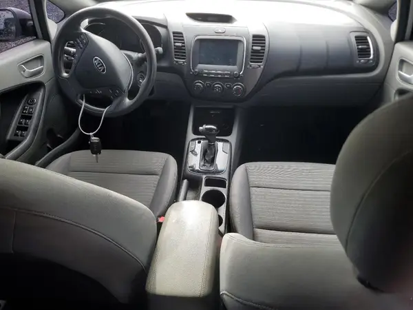 3KPFL4A76JE246211 2018 KIA FORTE - Image 8