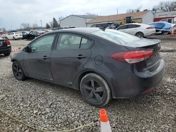3KPFL4A76JE247228 2018 KIA FORTE - Image 2