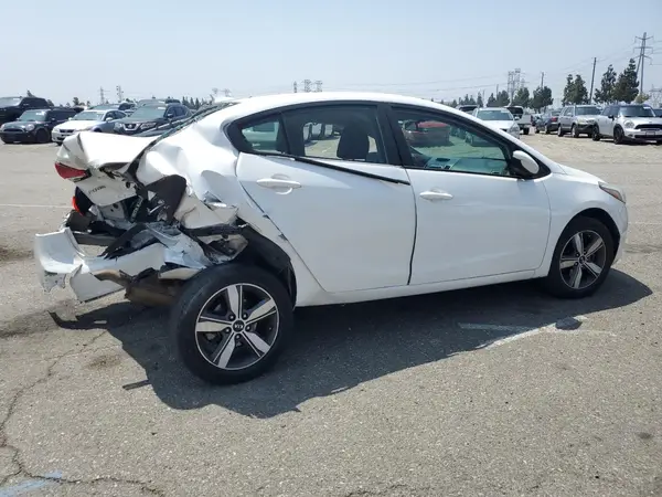 3KPFL4A76JE247357 2018 KIA FORTE - Image 2