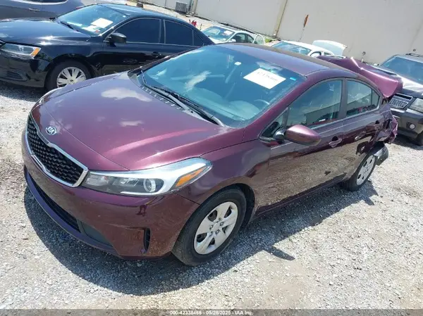 3KPFL4A76JE248671 2018 KIA FORTE - Image 2