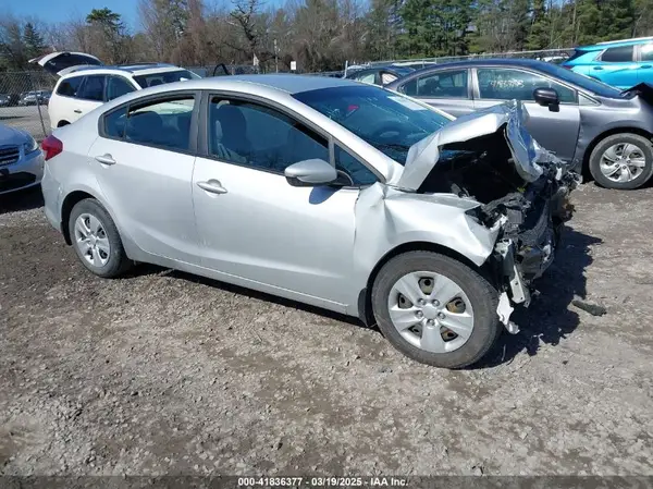 3KPFL4A76JE248895 2018 KIA FORTE - Image 1