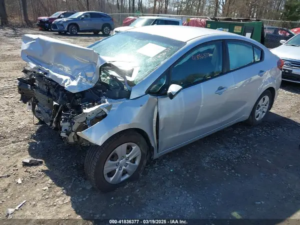 3KPFL4A76JE248895 2018 KIA FORTE - Image 2
