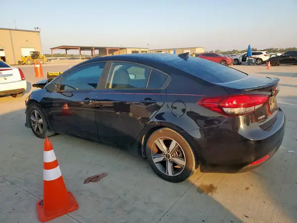 3KPFL4A76JE249125 2018 KIA FORTE - Image 2