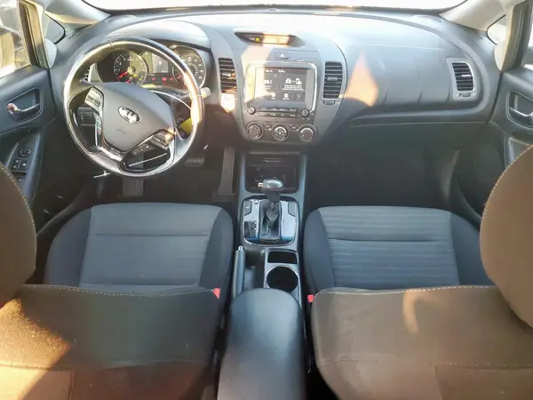 3KPFL4A76JE249125 2018 KIA FORTE - Image 8