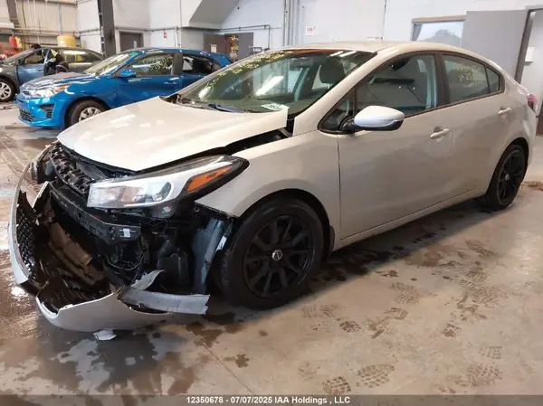 3KPFL4A76JE251957 2018 KIA FORTE - Image 2