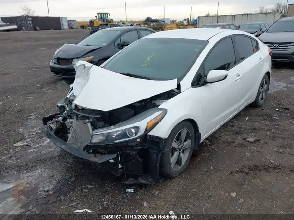 3KPFL4A76JE252641 2018 KIA FORTE - Image 2