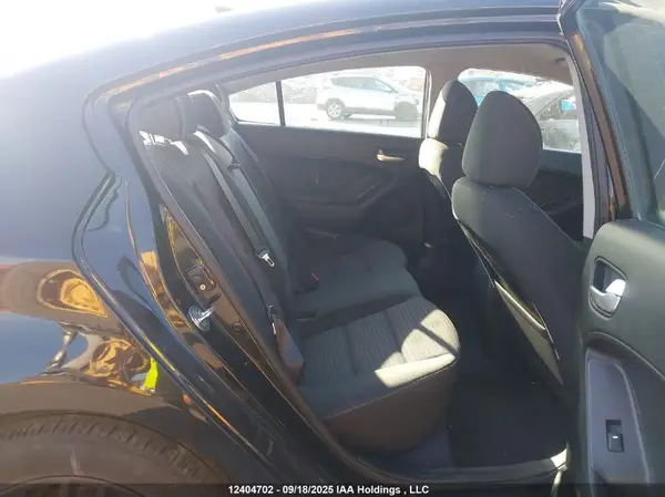 3KPFL4A76JE253529 2018 KIA FORTE - Image 8