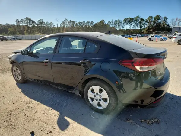 3KPFL4A76JE256172 2018 KIA FORTE - Image 2