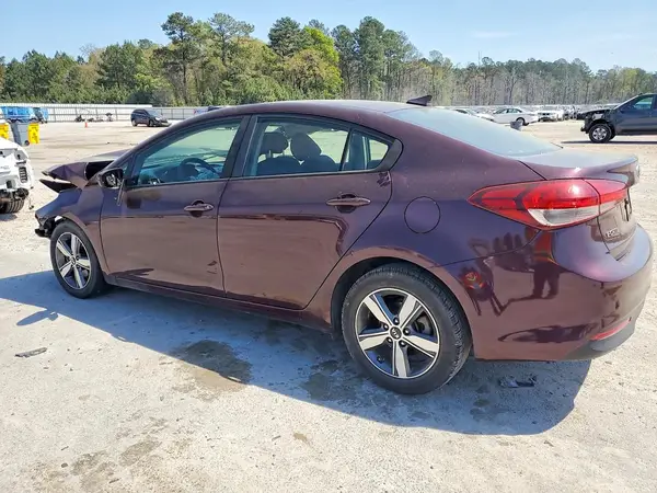 3KPFL4A76JE258570 2018 KIA FORTE - Image 2