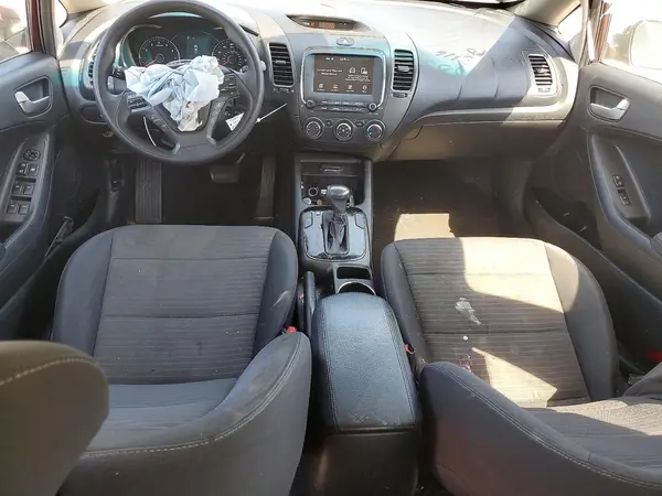 3KPFL4A76JE258570 2018 KIA FORTE - Image 8