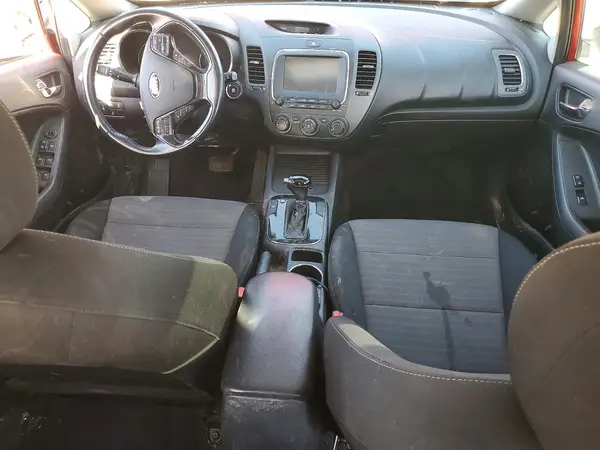 3KPFL4A76JE265857 2018 KIA FORTE - Image 8