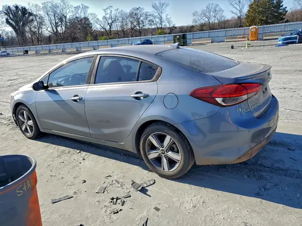 3KPFL4A76JE266779 2018 KIA FORTE - Image 2