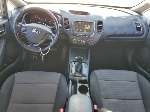 3KPFL4A76JE266779 2018 KIA FORTE - Image 8