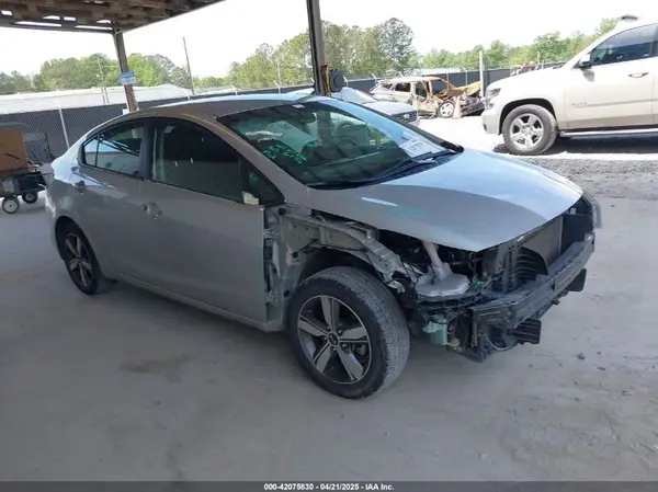 3KPFL4A76JE268760 2018 KIA FORTE - Image 1