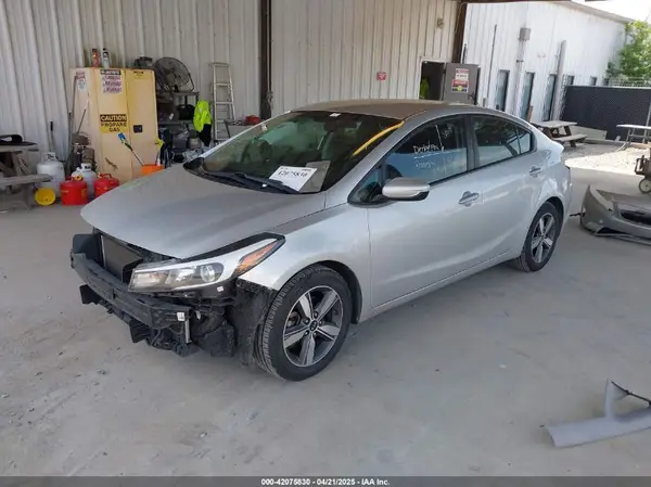 3KPFL4A76JE268760 2018 KIA FORTE - Image 2