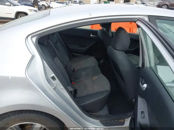 3KPFL4A76JE269729 2018 KIA FORTE - Image 8