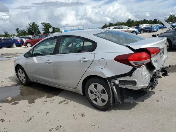 3KPFL4A76JE270900 2018 KIA FORTE - Image 2