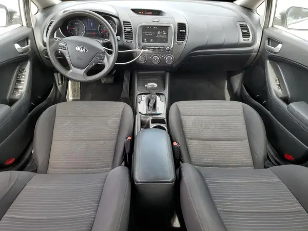 3KPFL4A76JE270900 2018 KIA FORTE - Image 8