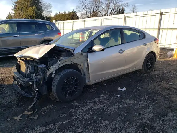 3KPFL4A76JE271125 2018 KIA FORTE - Image 1