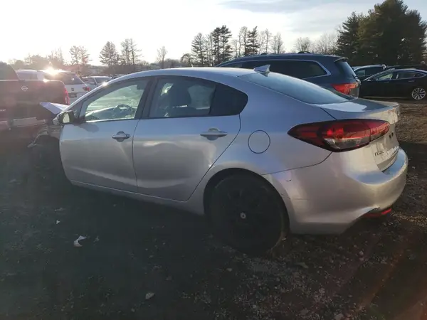 3KPFL4A76JE271125 2018 KIA FORTE - Image 2