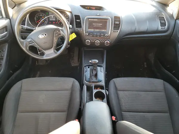 3KPFL4A76JE271125 2018 KIA FORTE - Image 8
