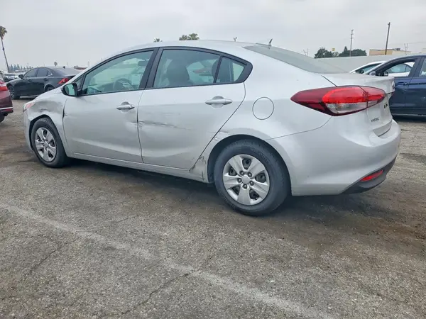 3KPFL4A76JE272968 2018 KIA FORTE - Image 2
