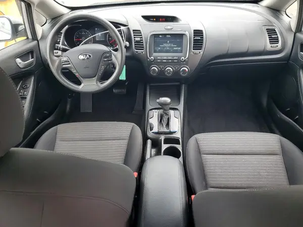 3KPFL4A76JE272968 2018 KIA FORTE - Image 8