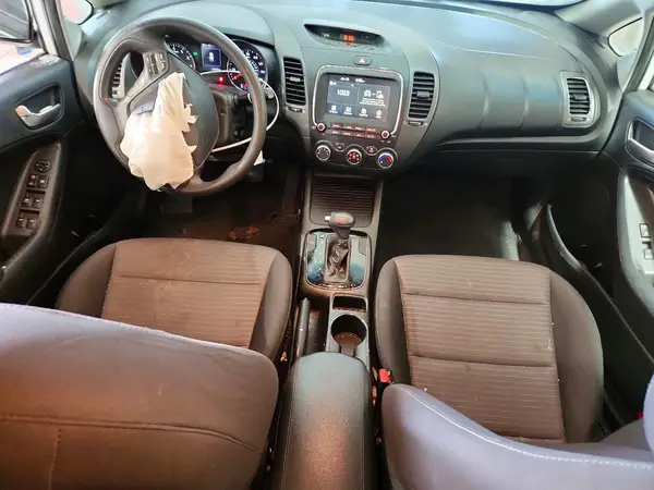 3KPFL4A76JE274039 2018 KIA FORTE - Image 8