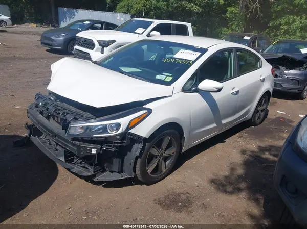 3KPFL4A76JE274042 2018 KIA FORTE - Image 2