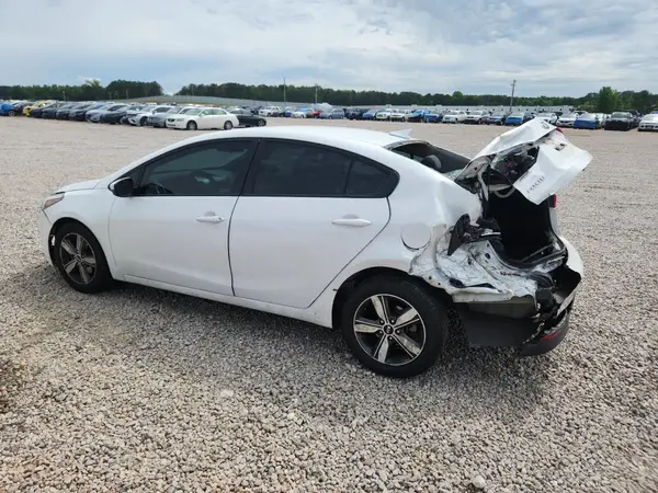 3KPFL4A76JE274137 2018 KIA FORTE - Image 2