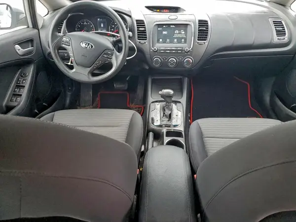 3KPFL4A76JE274204 2018 KIA FORTE - Image 8