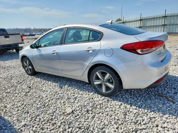 3KPFL4A76JE274297 2018 KIA FORTE - Image 2