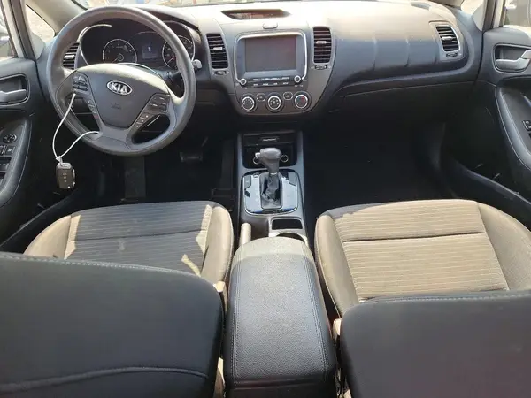3KPFL4A76JE274297 2018 KIA FORTE - Image 8