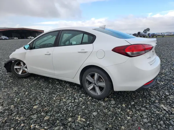 3KPFL4A76JE274736 2018 KIA FORTE - Image 2